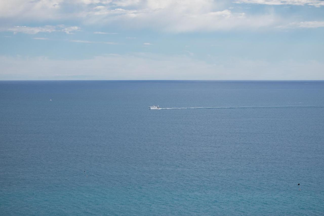 144 - Sunshine 9, Fronte E Vista Mare, 100metri