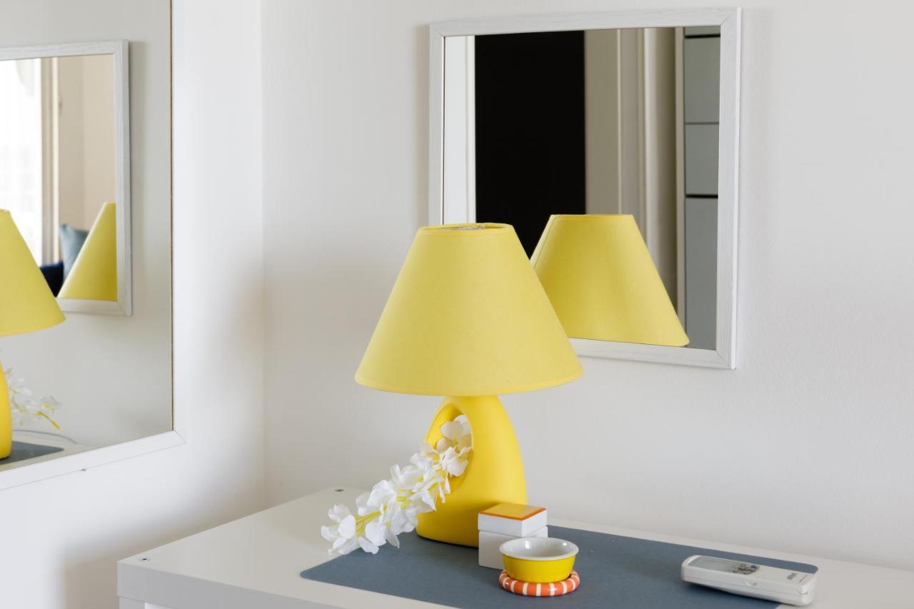 144 - Sunshine 9, Fronte E Vista Mare, 100metri * Sanremo