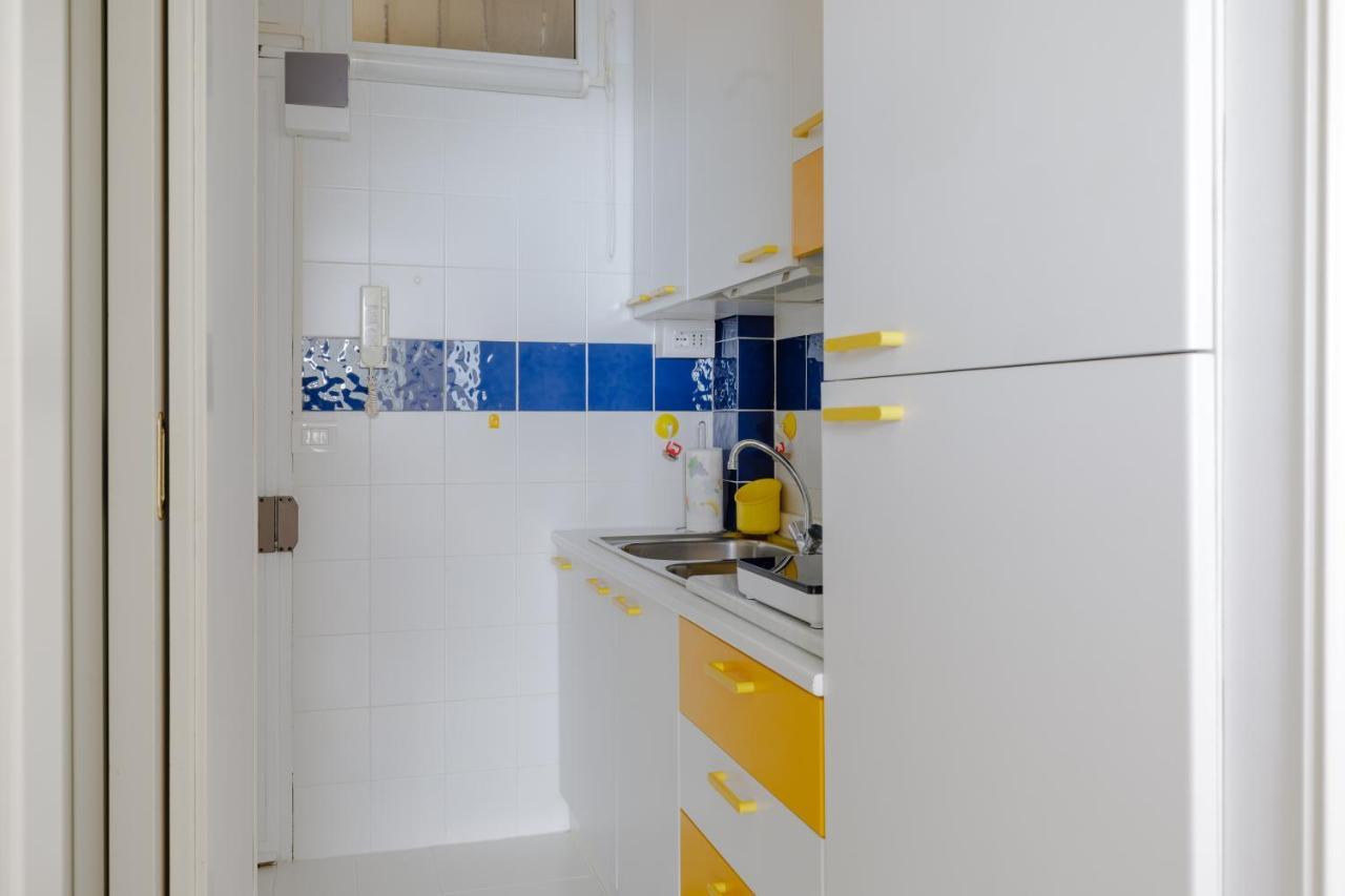 144 - Sunshine 9, Fronte E Vista Mare, 100metri * Sanremo